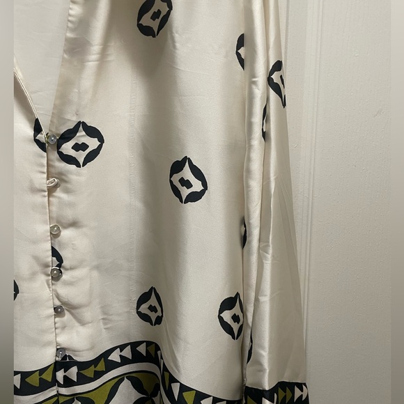 GUC Zara Women’s silky-feel printed blouse. Ivory, black and green. Size XL - Picture 4 of 5